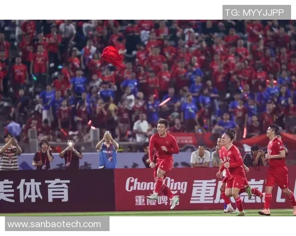 赛后分析重庆足球队与广州足球队的战术意识与表现对比